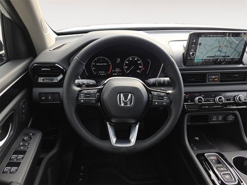 New 2025 Honda Pilot Touring image 12