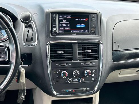 Used 2019 Dodge Grand Caravan SXT FWD image 19