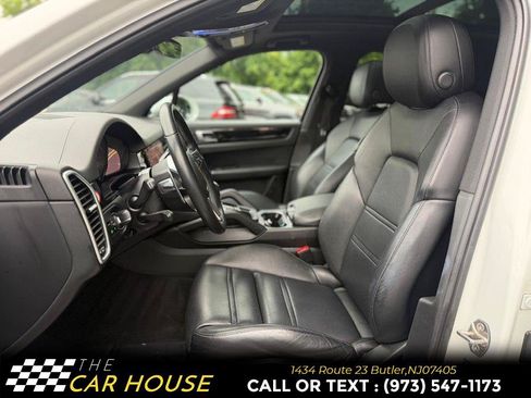 Used 2021 Porsche Cayenne AWD/4WD image 16