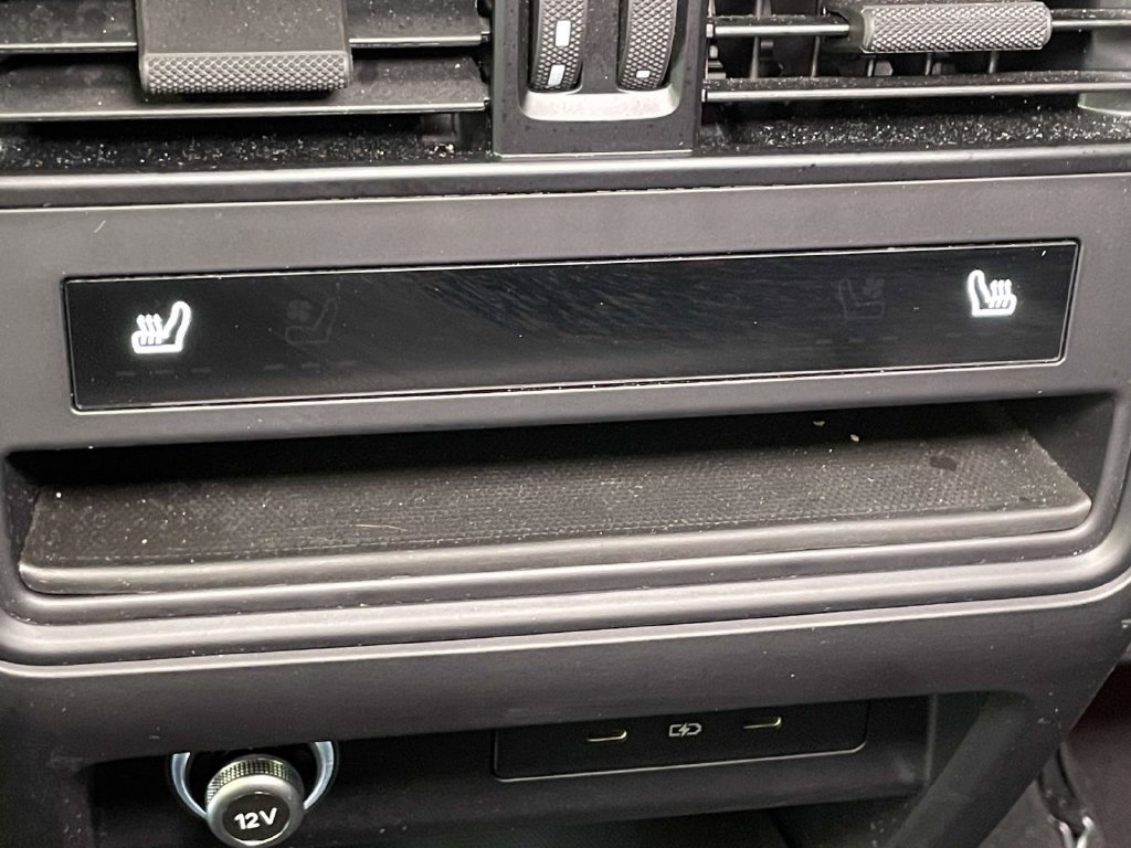 Certified 2025 Porsche Cayenne AWD/4WD image 25