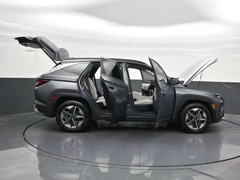 Used 2025 Hyundai Tucson SEL FWD image 38