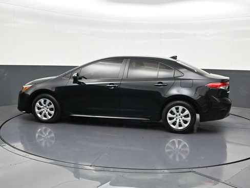 Used 2025 Toyota Corolla LE image 2