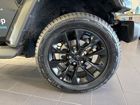 Used 2022 Jeep Wrangler Unlimited Sahara w/ Cold Weather Group image 50