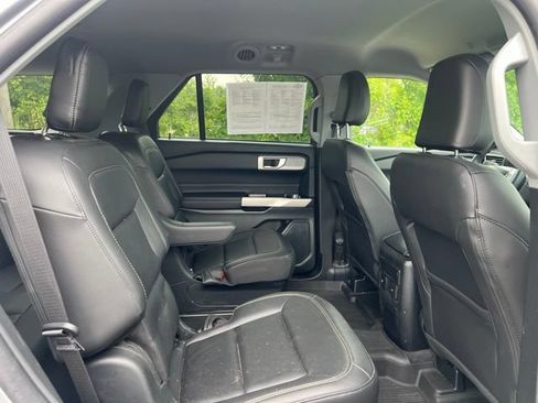 Used 2024 Ford Explorer XLT w/ Equipment Group 202A AWD/4WD image 14