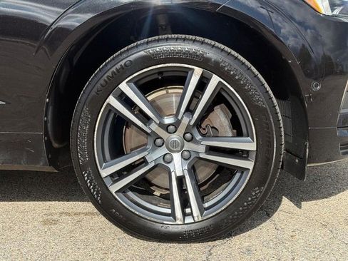 Used 2018 Volvo XC60 T6 Momentum w/ Convenience Package AWD/4WD image 9