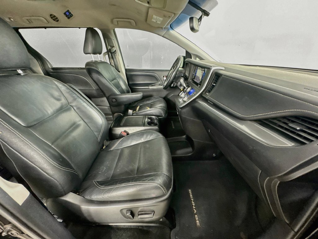 Used 2016 Toyota Sienna SE FWD image 34