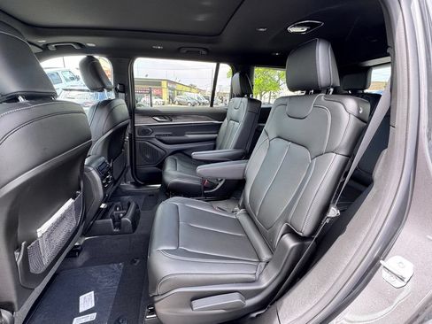 New 2026 Jeep Grand Cherokee L Limited w/ Limited Altitude Package AWD/4WD image 15