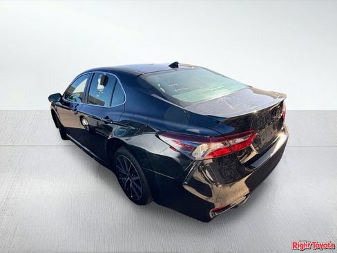 Certified 2024 Toyota Camry SE FWD image 3