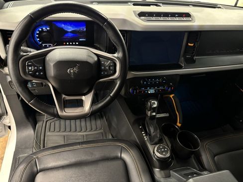 Used 2022 Ford Bronco Badlands image 11