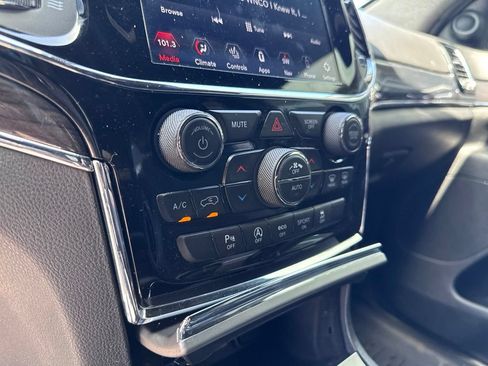 Used 2020 Jeep Grand Cherokee Overland AWD/4WD image 20