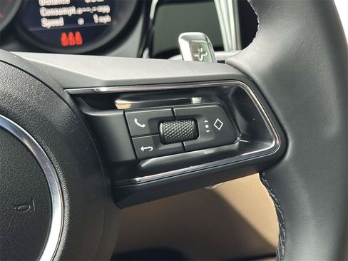 Used 2025 Porsche Macan image 22