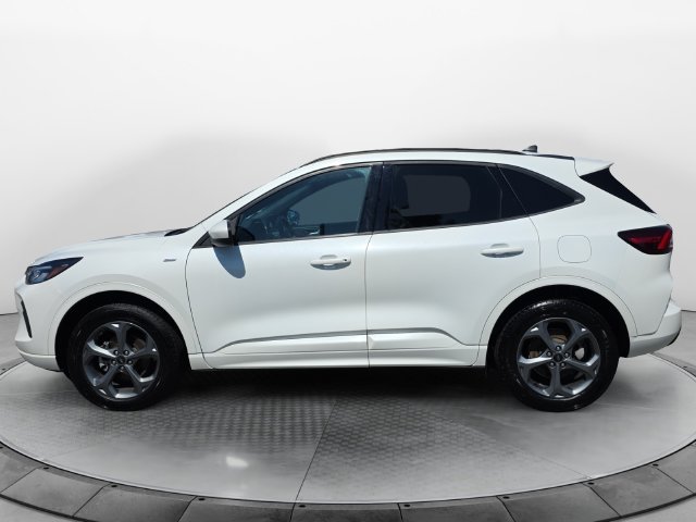 Used 2024 Ford Escape ST-Line Select AWD/4WD image 2