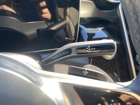 Used 2025 Mercedes-Benz GLC 300 4MATIC image 18