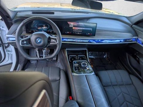 Used 2025 BMW i7 xDrive60 AWD/4WD image 21