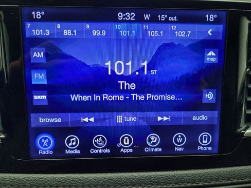 Used 2017 Chrysler Pacifica Limited w/ UConnect Theater Package image 25