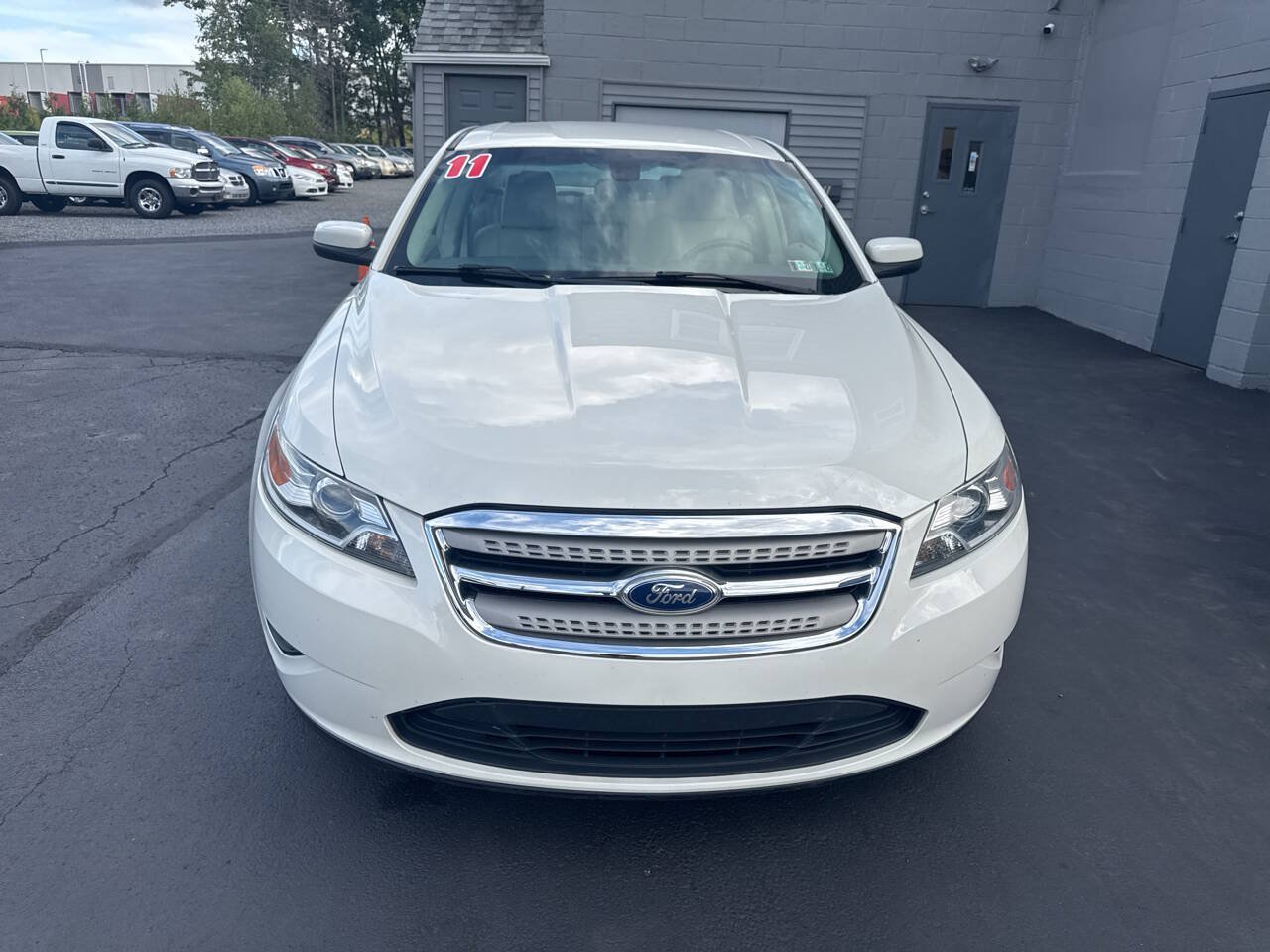 Used 2011 Ford Taurus SEL w/ 201A Rapid Spec Order Code AWD/4WD image 2