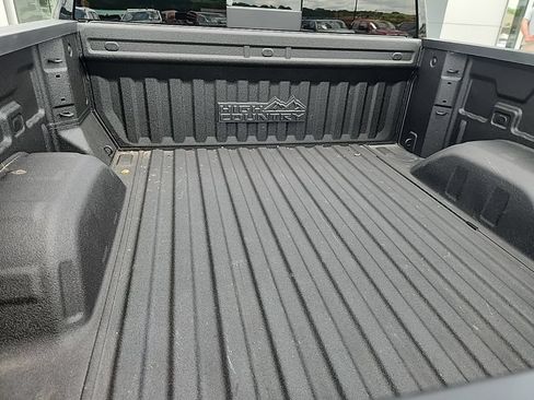 Used 2024 Chevrolet Silverado 1500 High Country w/ High Country Premium Package AWD/4WD image 8