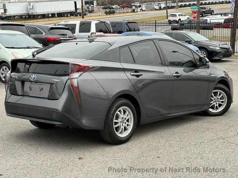 Used 2017 Toyota Prius image 27