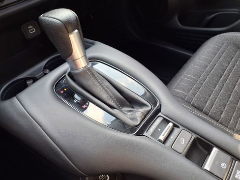 Used 2023 Honda HR-V LX image 12