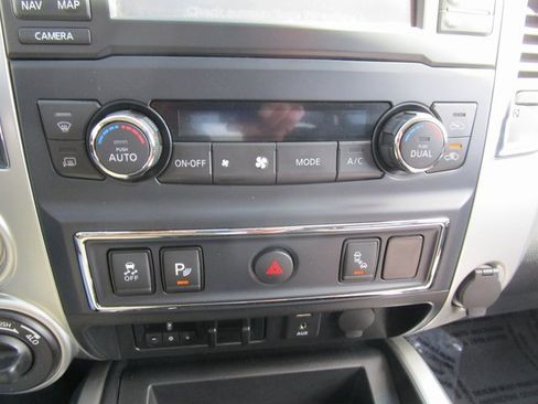 Used 2017 Nissan Titan PRO-4X image 32