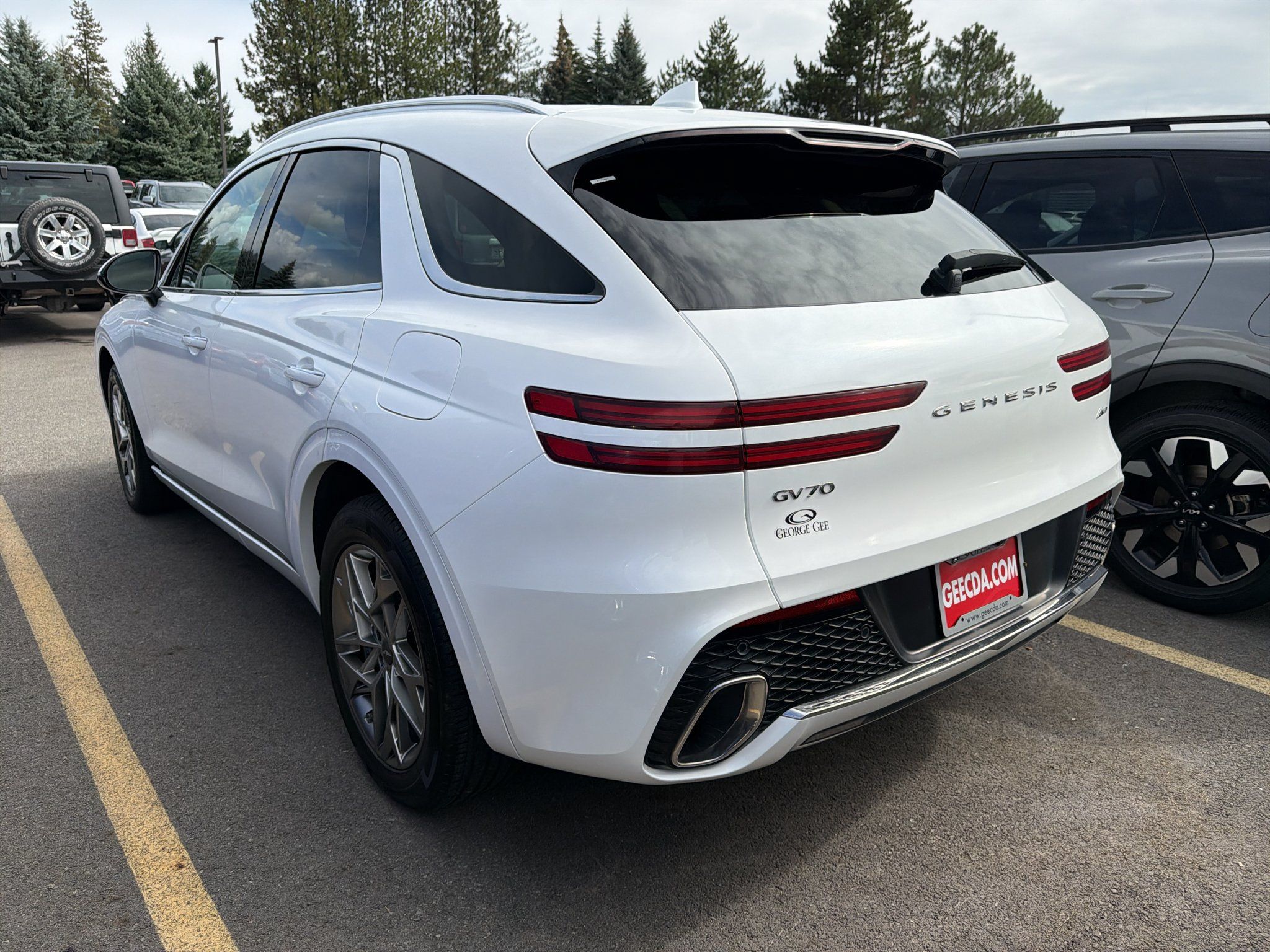 Used 2025 Genesis GV70 2.5T AWD/4WD image 5