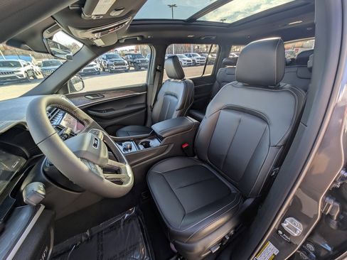 New 2025 Jeep Grand Cherokee L Limited image 13