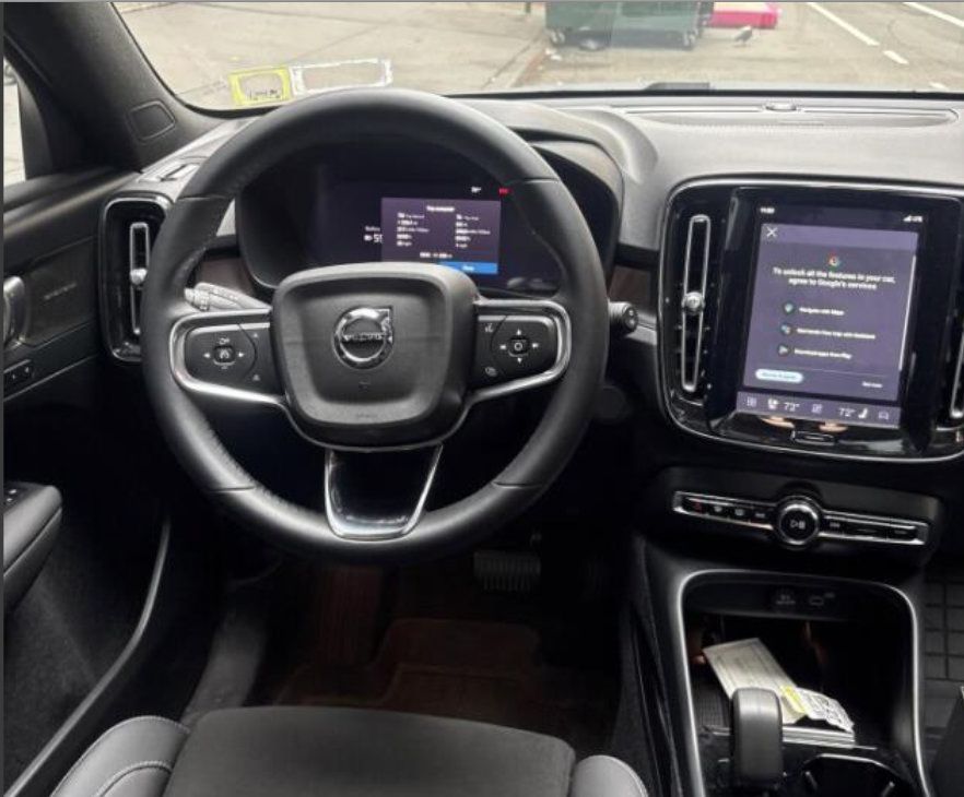 Used 2024 Volvo XC40 Recharge Ultimate w/ Protection Package Premier RWD image 4