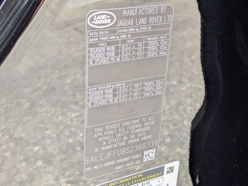 Used 2025 Land Rover Defender 130 S image 28