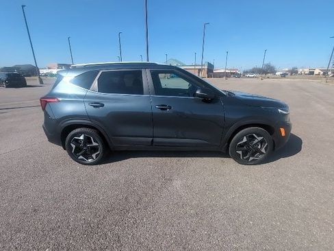Used 2024 Kia Seltos EX image 2