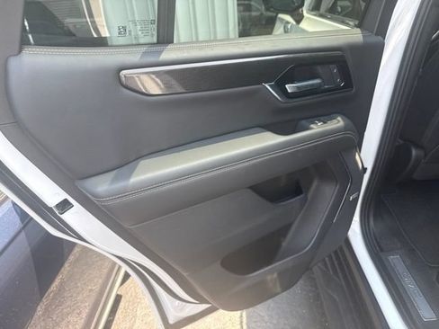 Used 2025 GMC Yukon Elevation AWD/4WD image 35