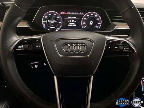 Used 2022 Audi e-tron Premium Plus w/ Premium Plus Package image 43