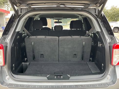 Used 2023 Ford Explorer XLT RWD image 25