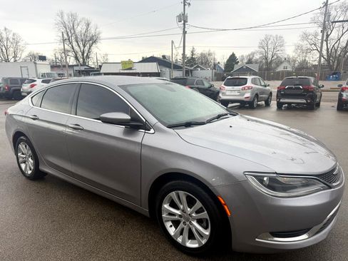 Used 2017 Chrysler 200 Limited Platinum image 3