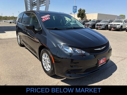 Used 2023 Chrysler Voyager LX FWD image 3