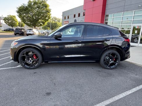Used 2023 Alfa Romeo Stelvio Veloce AWD/4WD image 4