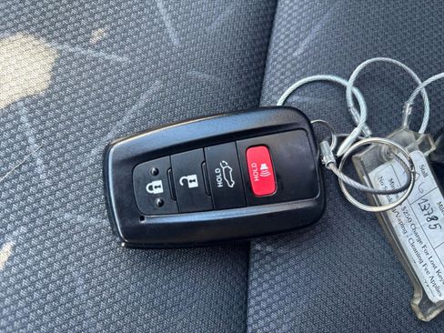 Used 2025 Toyota RAV4 XLE image 22