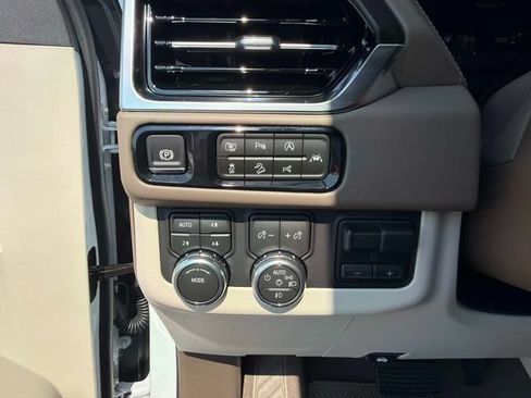 New 2026 GMC Yukon Denali w/ Denali Reserve Package AWD/4WD image 31