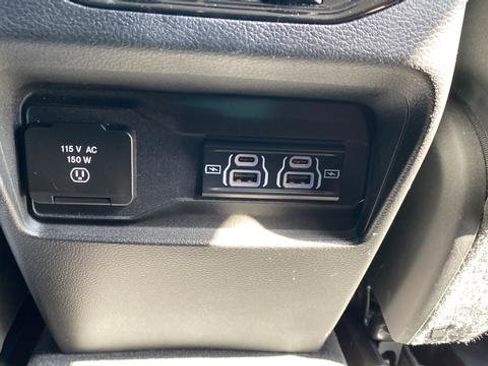 Used 2023 Jeep Grand Cherokee Laredo w/ Luxury Tech Group I AWD/4WD image 24