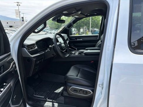 Used 2023 Jeep Wagoneer Series III w/ Preferred Equipment Group AWD/4WD image 11