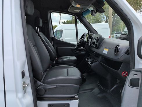 Used 2025 Mercedes-Benz Sprinter 2500 image 15