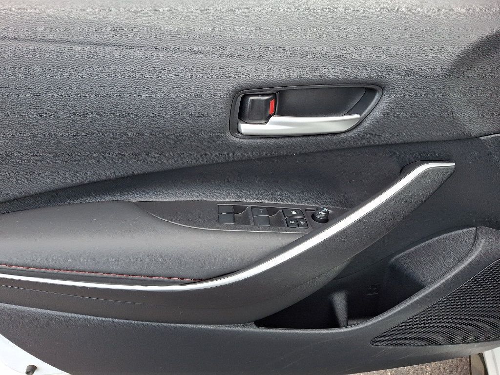 Used 2025 Toyota Corolla SE w/ SE Premium Package FWD image 13