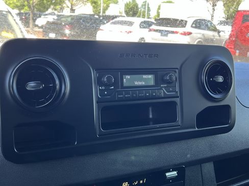 Used 2022 Mercedes-Benz Sprinter 2500 image 23