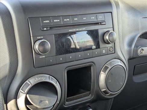 Used 2017 Jeep Wrangler Unlimited Sport image 12