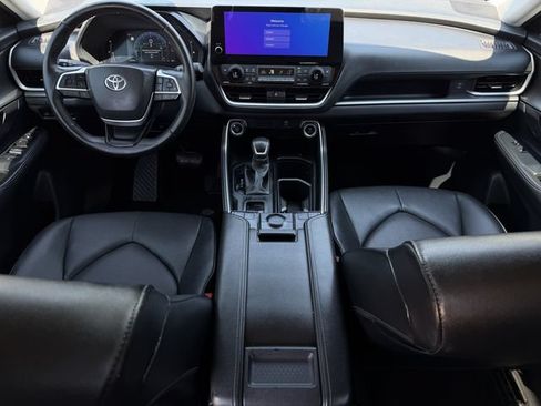 Certified 2024 Toyota Grand Highlander AWD image 10