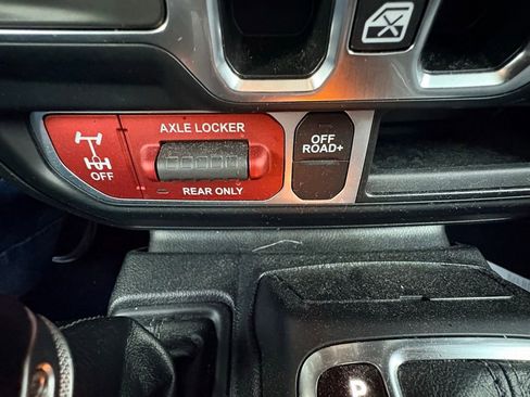 Used 2024 Jeep Wrangler Unlimited image 29