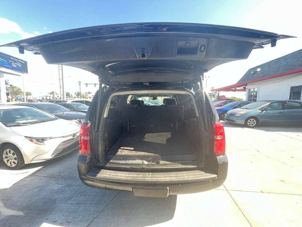 Used 2016 Chevrolet Suburban LT RWD image 8