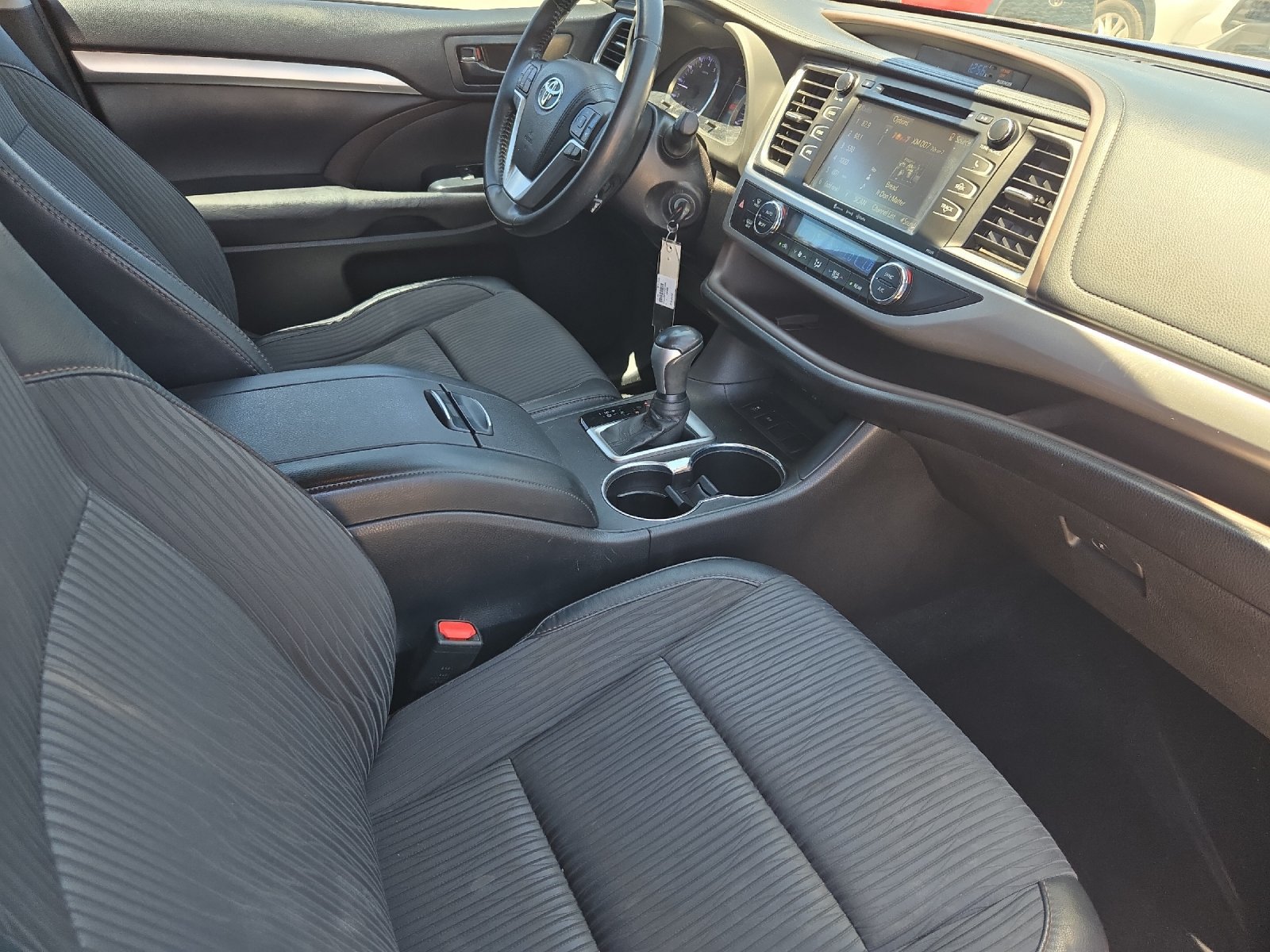Used 2018 Toyota Highlander Plus FWD image 16