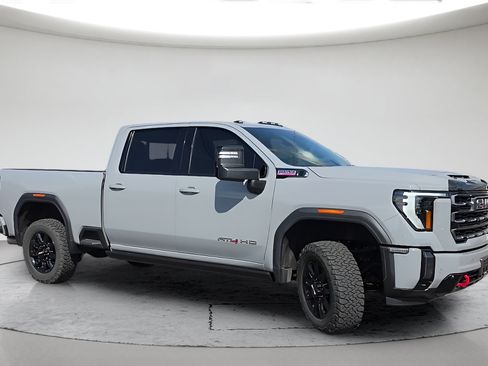 Used 2024 GMC Sierra 3500 AT4 w/ AT4 Premium Plus Package AWD/4WD image 4