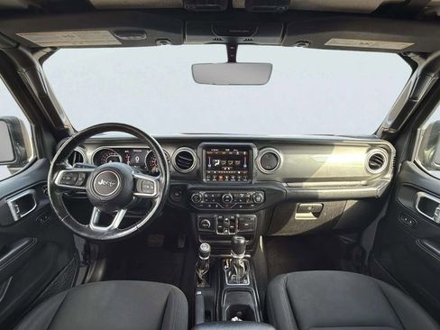 Used 2018 Jeep Wrangler Unlimited Sahara image 9