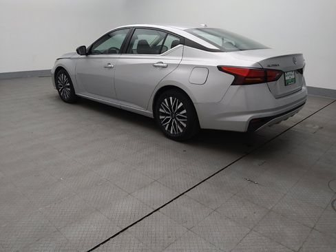 Used 2024 Nissan Altima 2.5 SV image 3